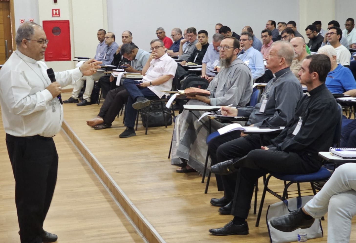 Encontro Regional dos Presbíteros reúne 110 padres e seminaristas na UNIFACC
